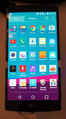 The LG G4 has an improved 5.5-inch screen
